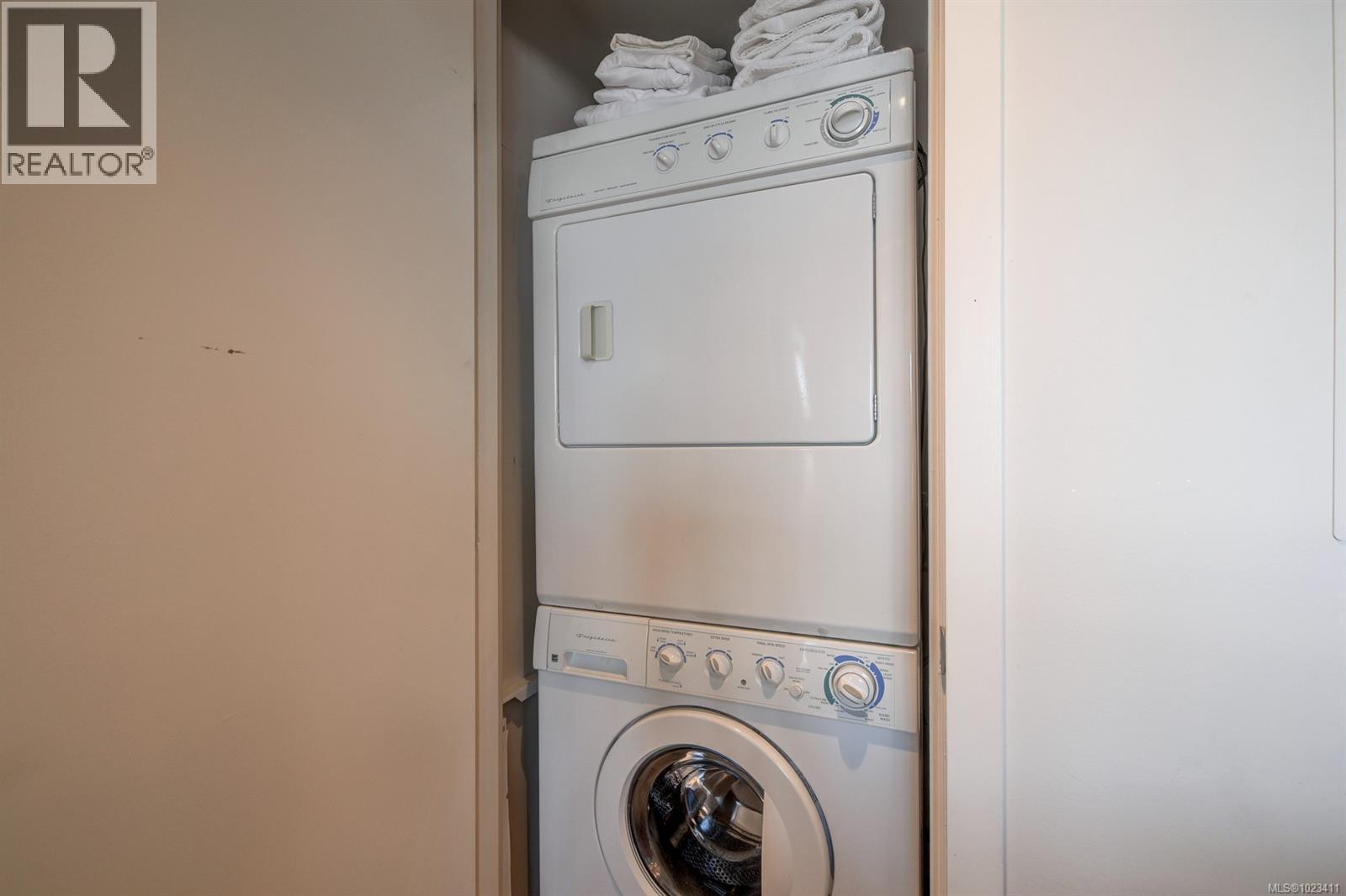 705 760 Johnson Street, Victoria