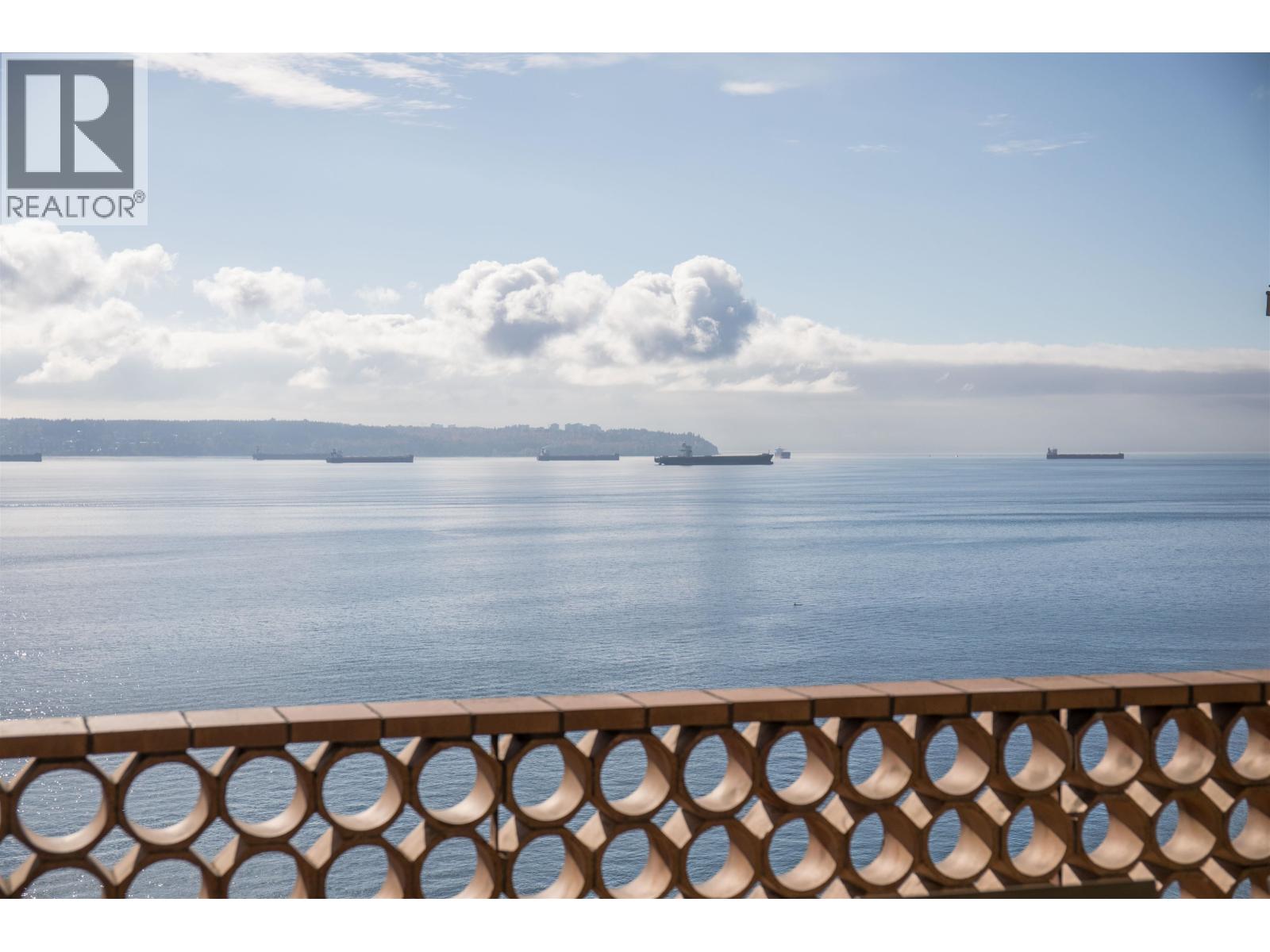 902 2135 ARGYLE AVENUE, West Vancouver