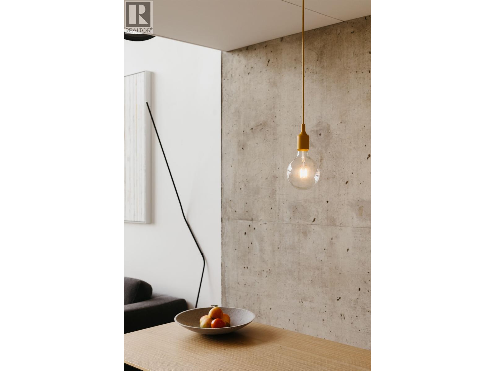 405 289 ALEXANDER STREET, Vancouver