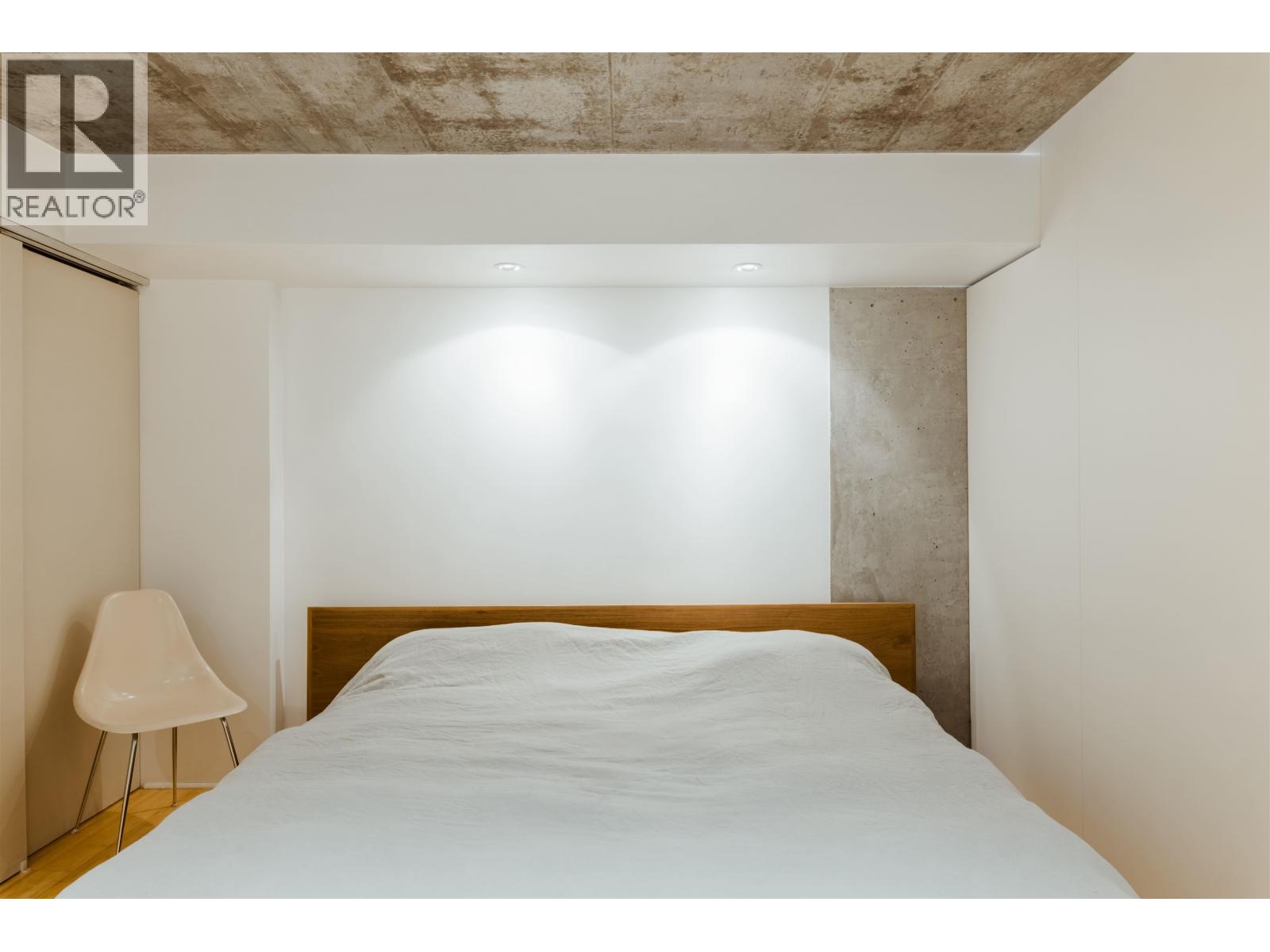 405 289 ALEXANDER STREET, Vancouver