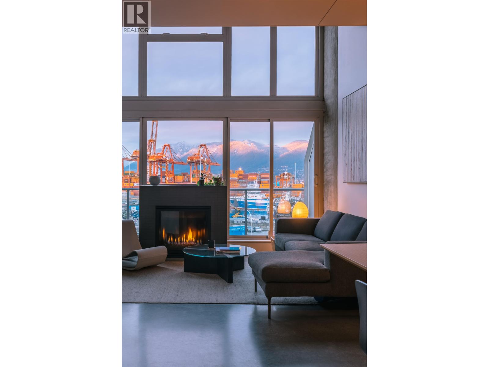 405 289 ALEXANDER STREET, Vancouver