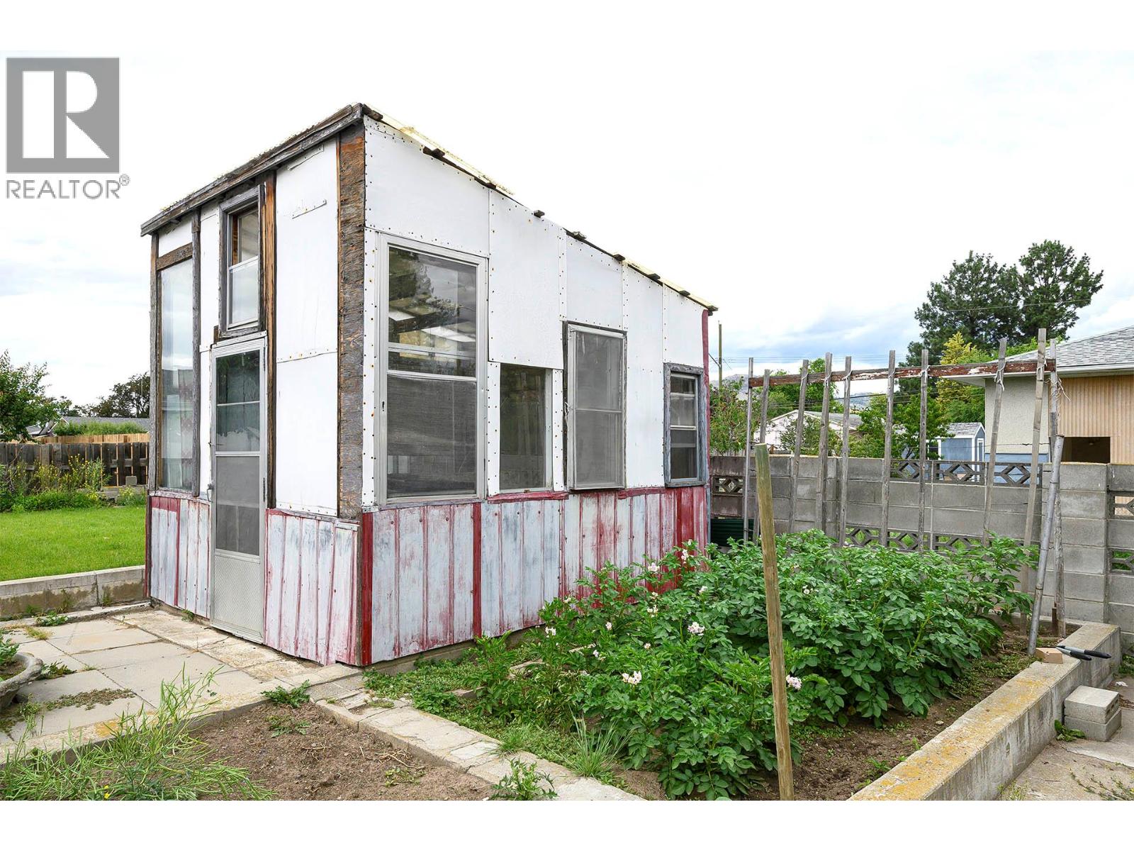 307 HOLLY AVENUE - 13