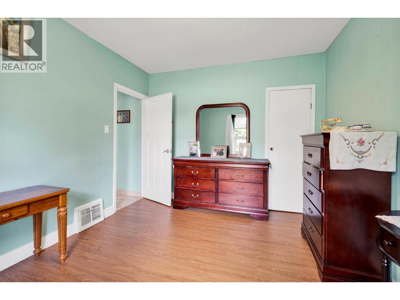 307 HOLLY AVENUE - 9