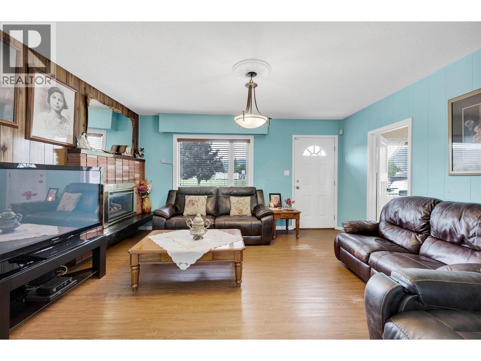 307 HOLLY AVENUE - Image 2