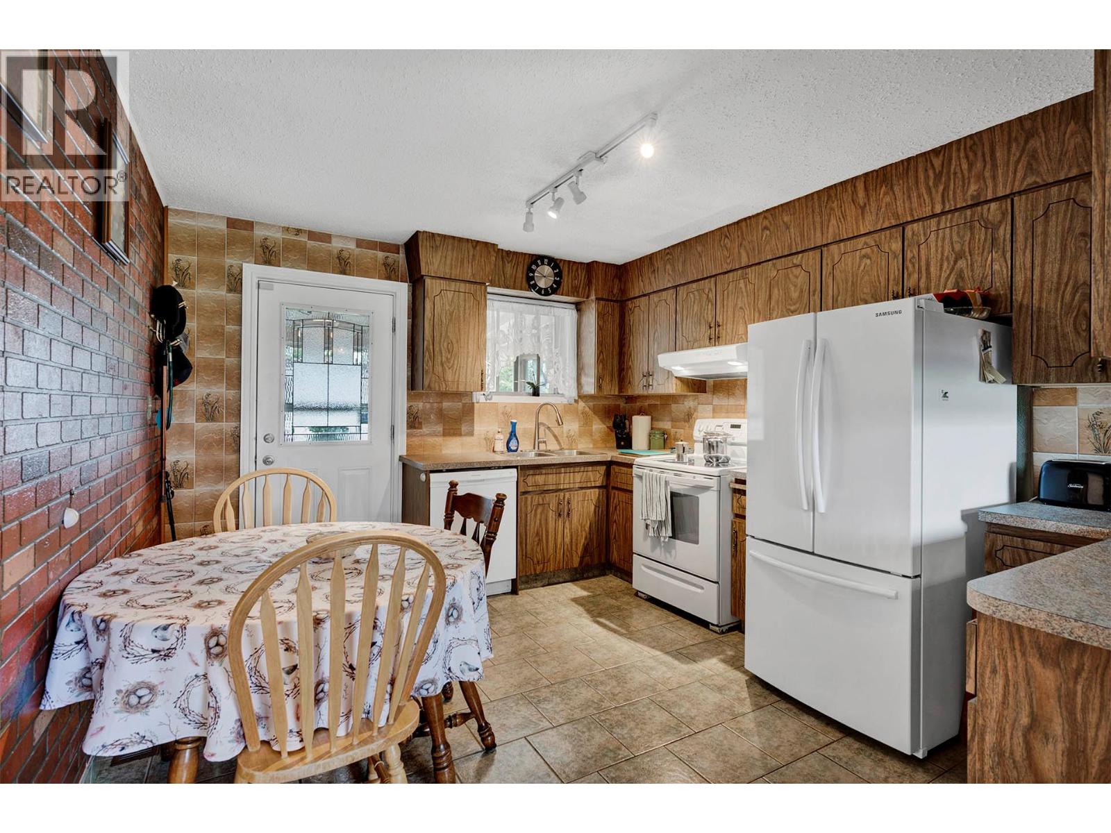 307 HOLLY AVENUE - 7