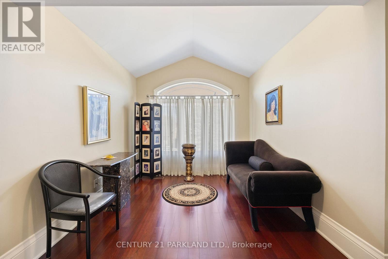 16 BOYLE DRIVE - 33