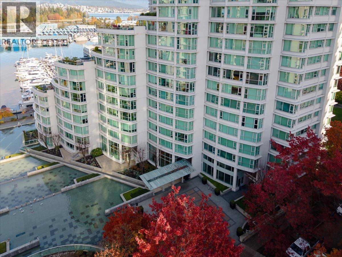 205 1717 BAYSHORE DRIVE, Vancouver
