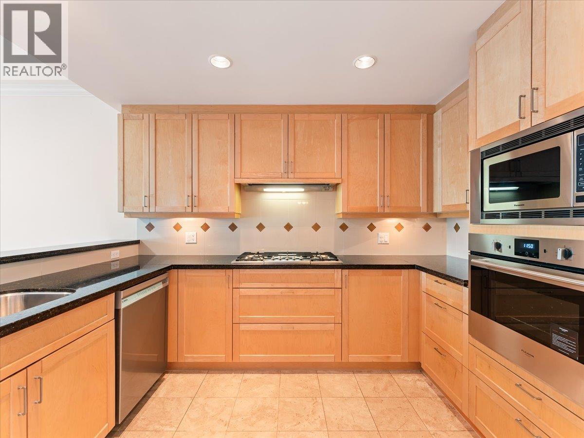 205 1717 BAYSHORE DRIVE, Vancouver