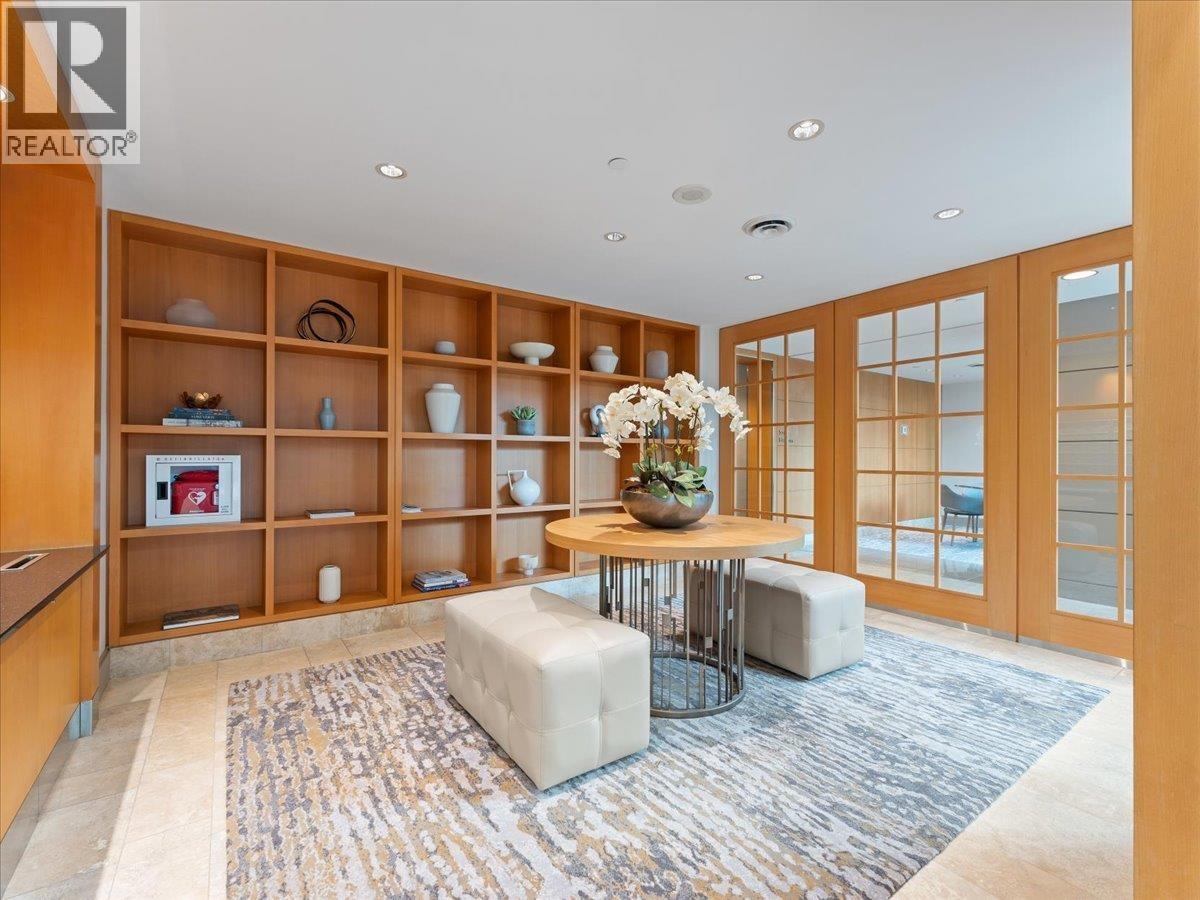 205 1717 BAYSHORE DRIVE, Vancouver