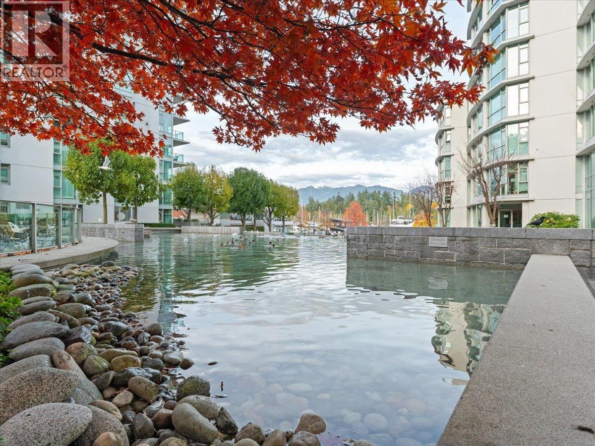 205 1717 BAYSHORE DRIVE, Vancouver