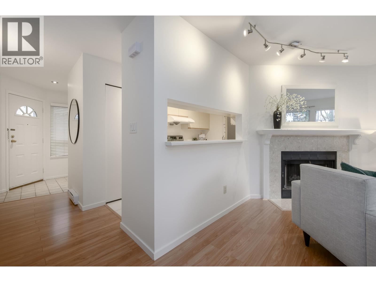 6 4245 SOPHIA STREET, Vancouver