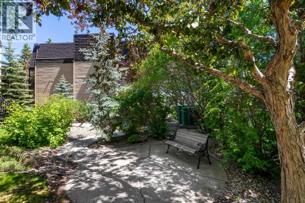 Single Family House for Sale in    Street NW Varsity Calgary 