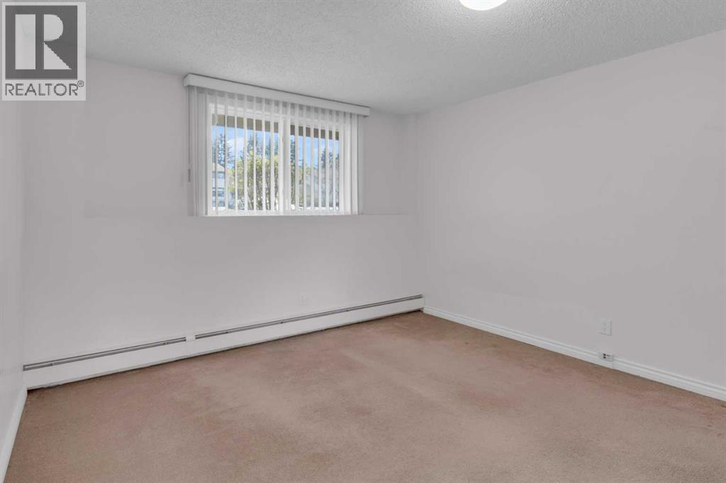 Single Family House for Sale in    Street NW Varsity Calgary 