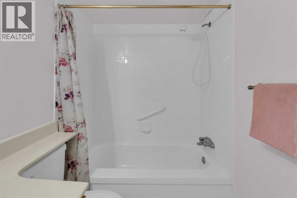 Single Family House for Sale in    Street NW Varsity Calgary 