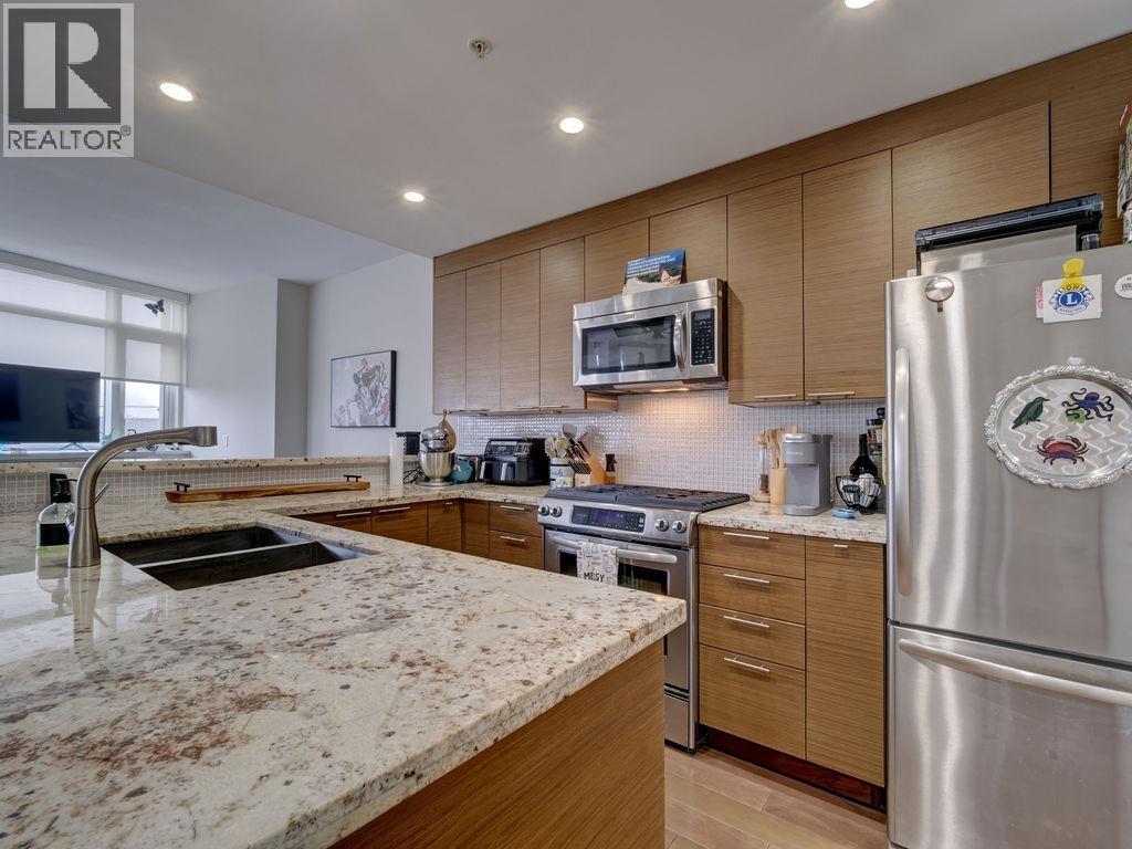 210 5725 TEREDO STREET, Sunshine Valley