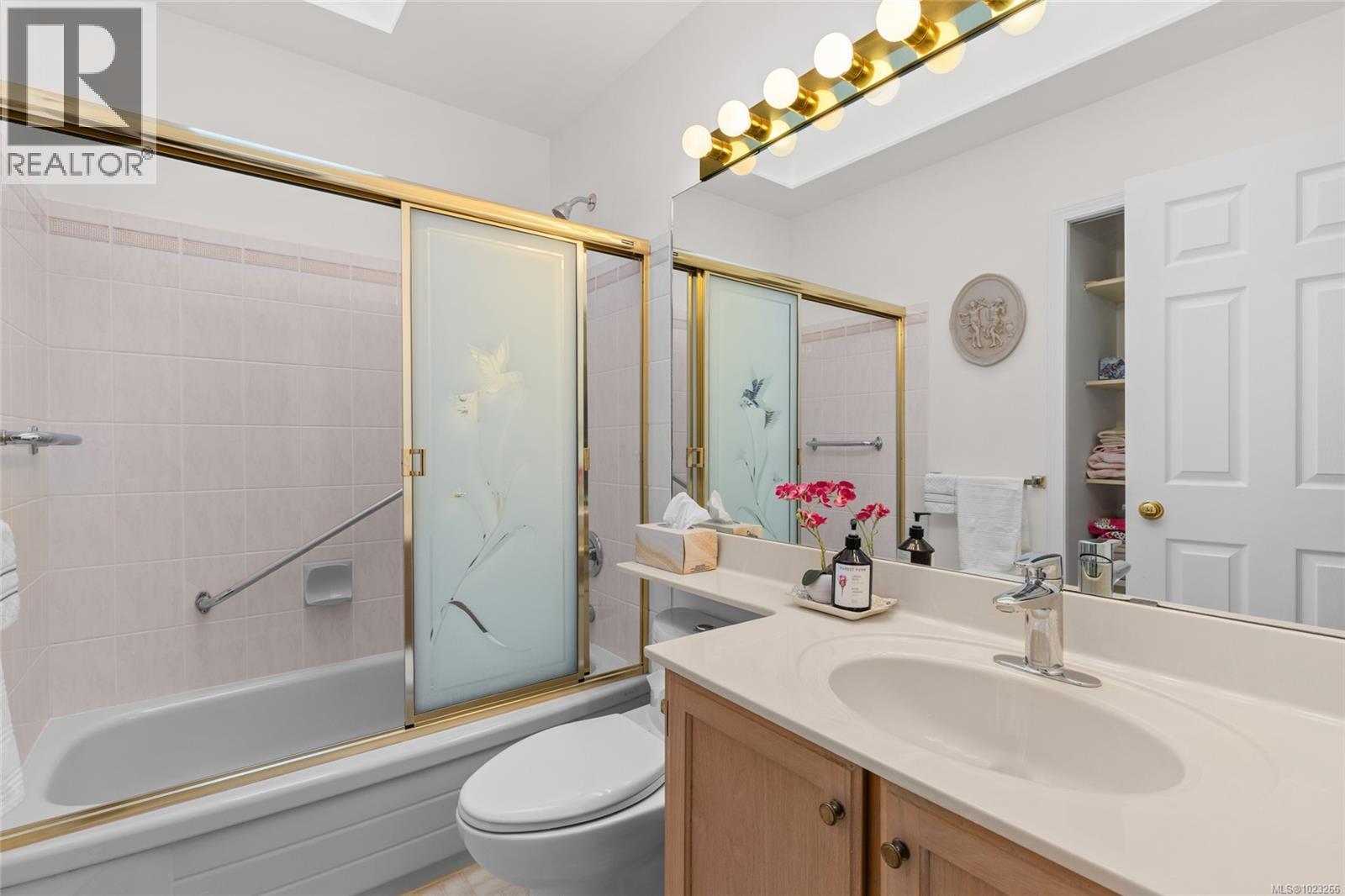 19 901 Kentwood Lane, Saanich