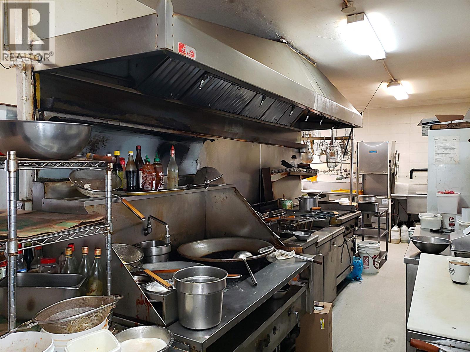 Photo 10 of 20 — 2260 HART HIGHWAY · Prince George, BC