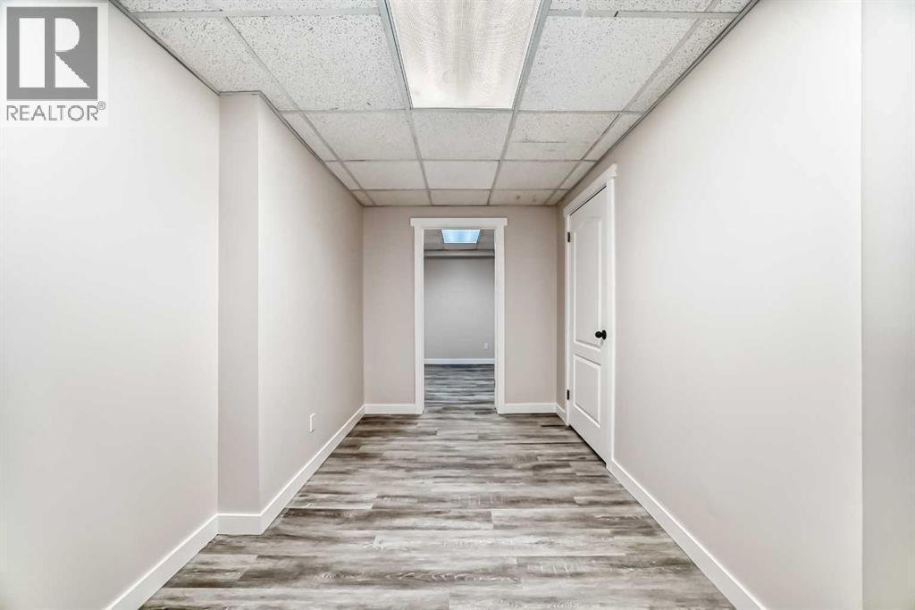 Single Family House for Sale in  Douglas Ridge Close SE Douglasdale/Glen Calgary 