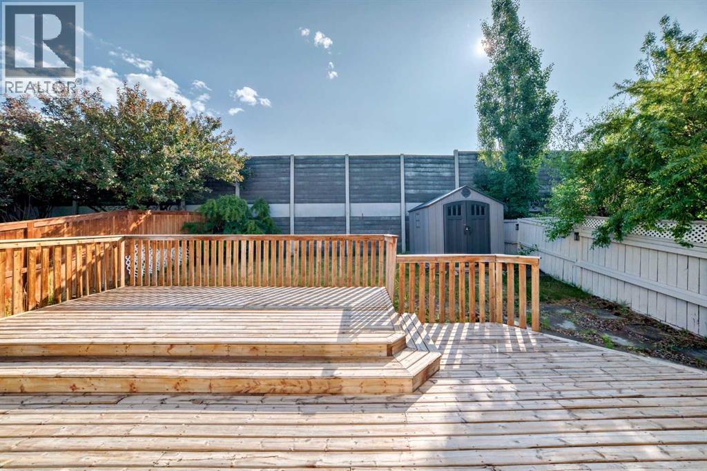 Single Family House for Sale in  Douglas Ridge Close SE Douglasdale/Glen Calgary 