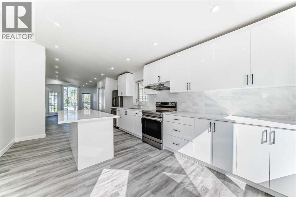 Single Family House for Sale in  Douglas Ridge Close SE Douglasdale/Glen Calgary 