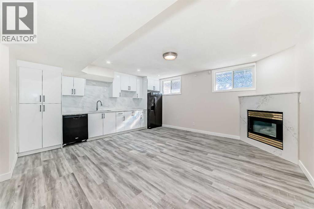 Single Family House for Sale in  Douglas Ridge Close SE Douglasdale/Glen Calgary 