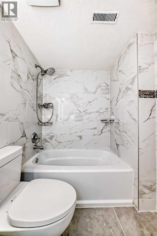 Single Family House for Sale in  Douglas Ridge Close SE Douglasdale/Glen Calgary 