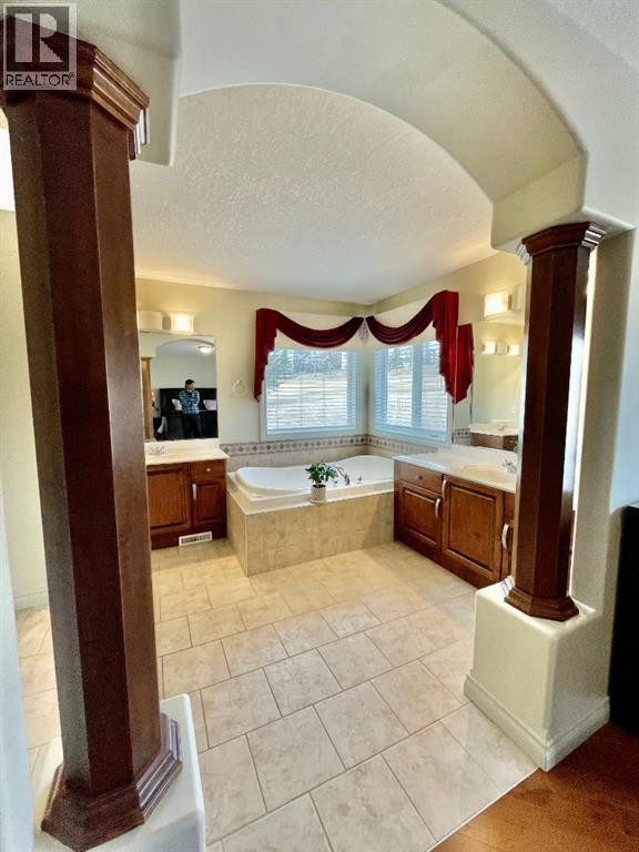 Single Family House for Sale in  Panorama Hills Point NW Panorama Hills Calgary 