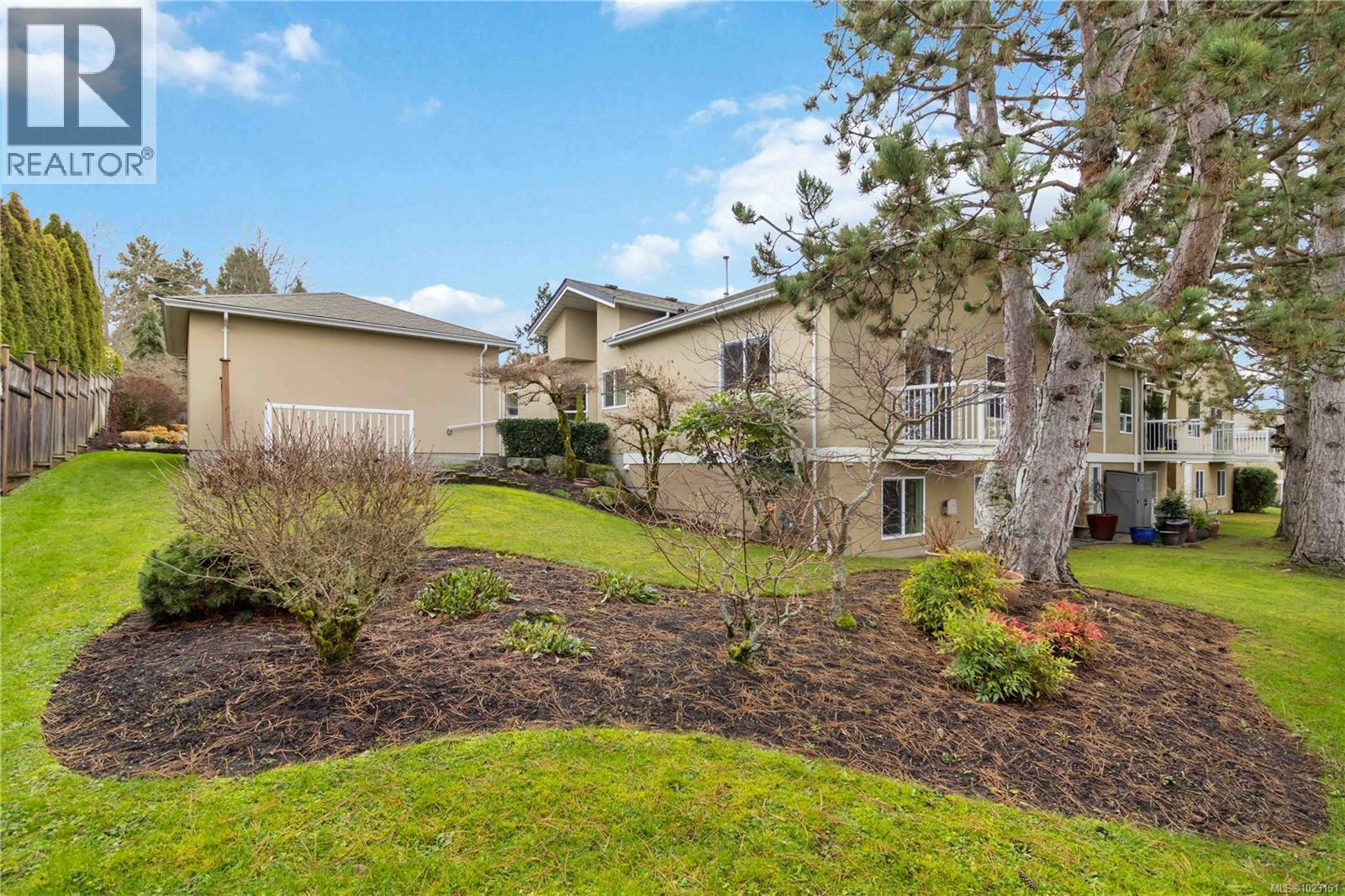 7 4291 Quadra Street, Saanich