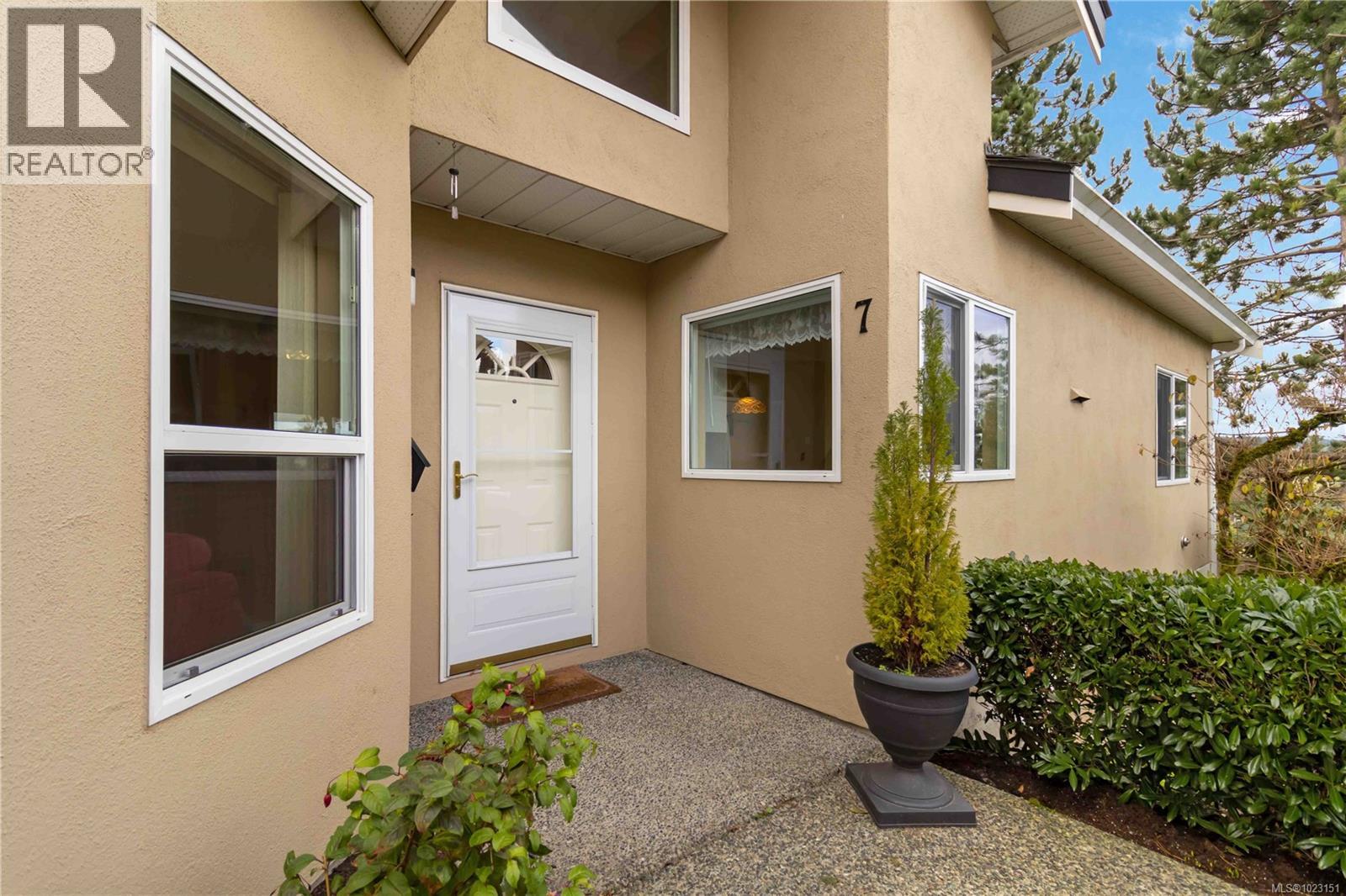 7 4291 Quadra Street, Saanich