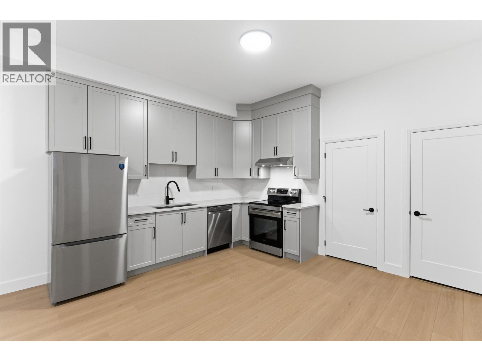 2 8408 17TH AVENUE, Burnaby