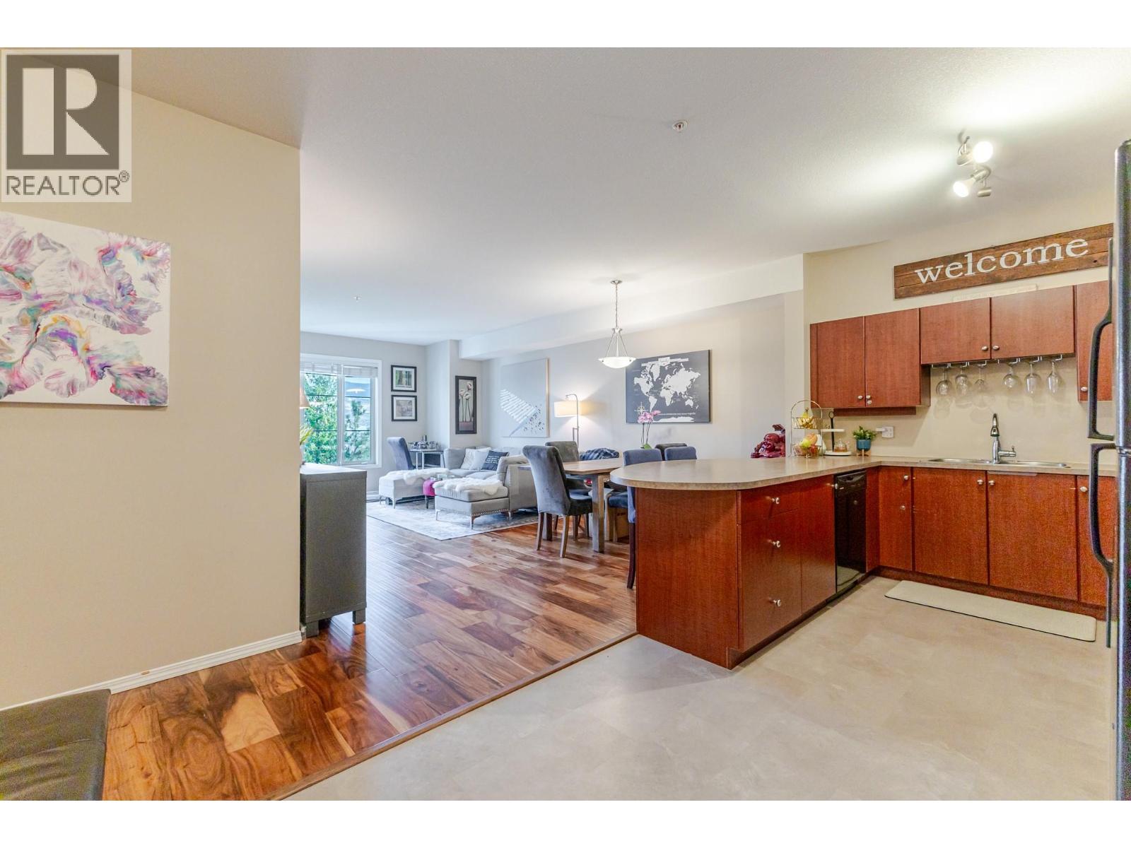 #1516 1875 Country Club Drive - 9