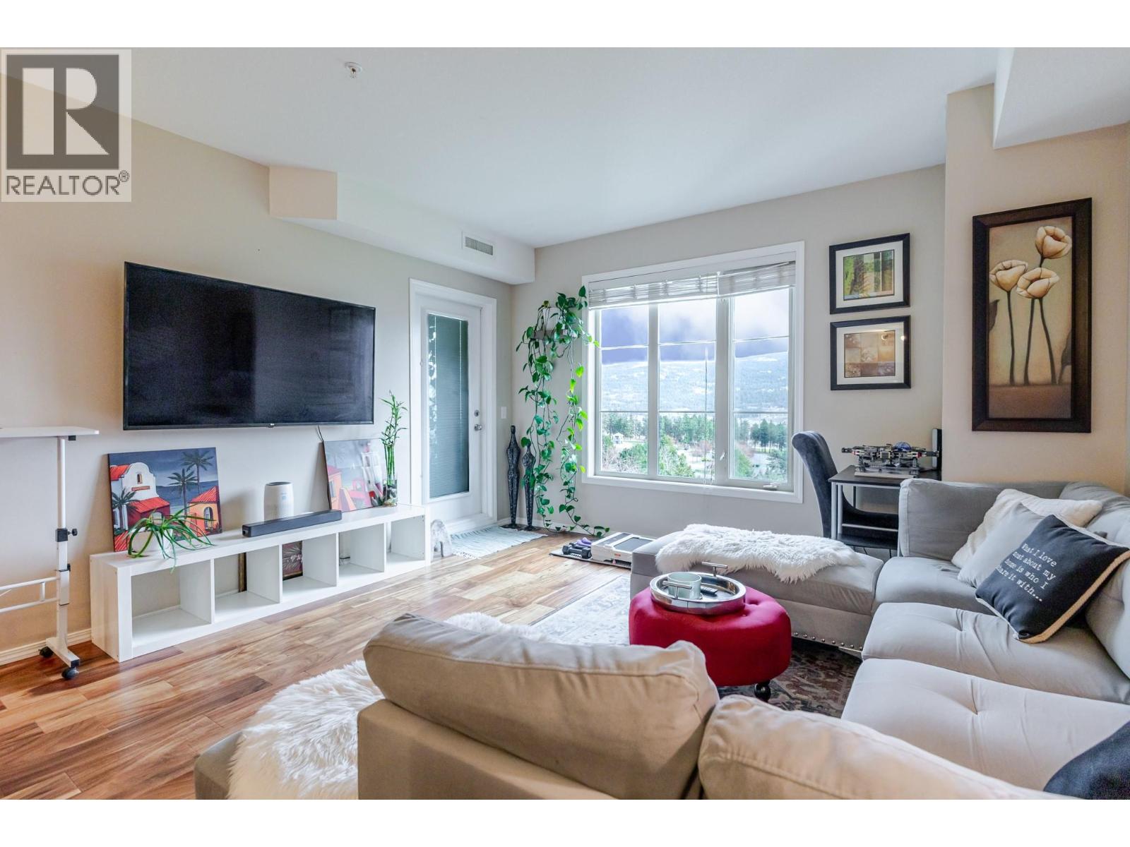 #1516 1875 Country Club Drive - 5