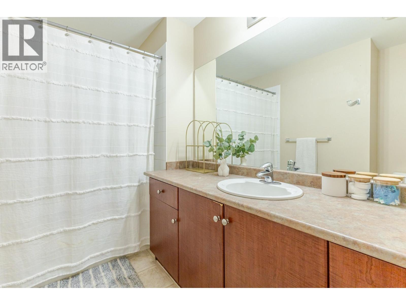#1516 1875 Country Club Drive - 23