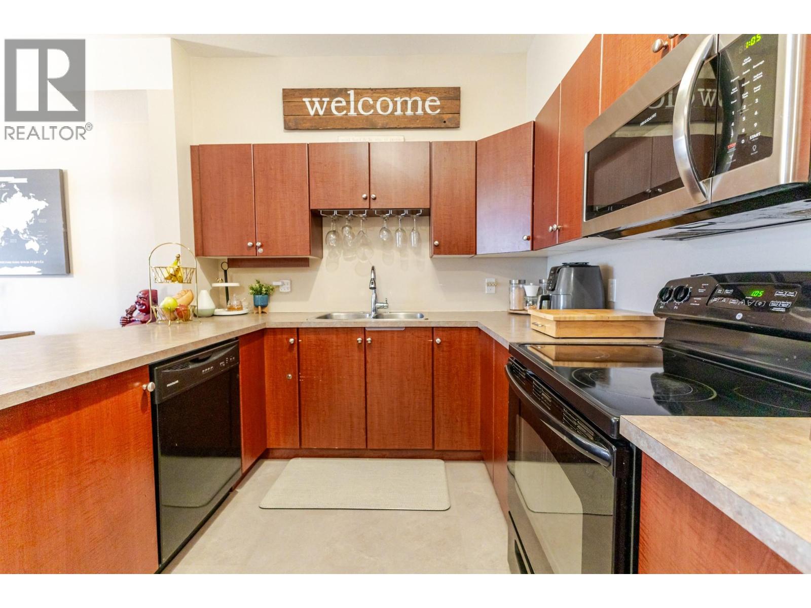 #1516 1875 Country Club Drive - 13