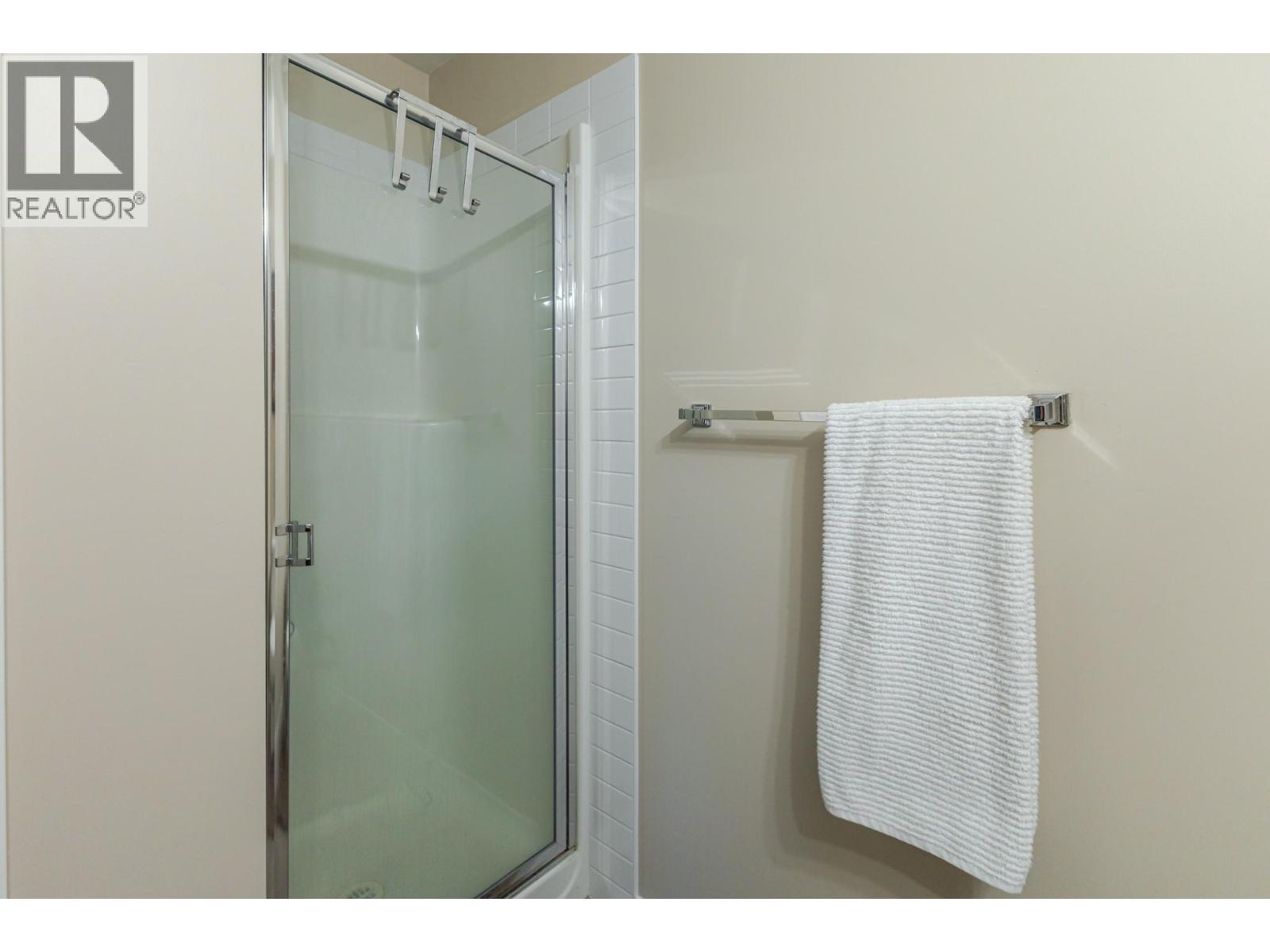 #1516 1875 Country Club Drive - 18