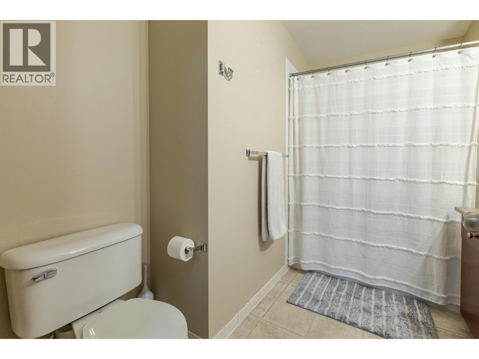 1516 1875 Country Club Drive, Kelowna