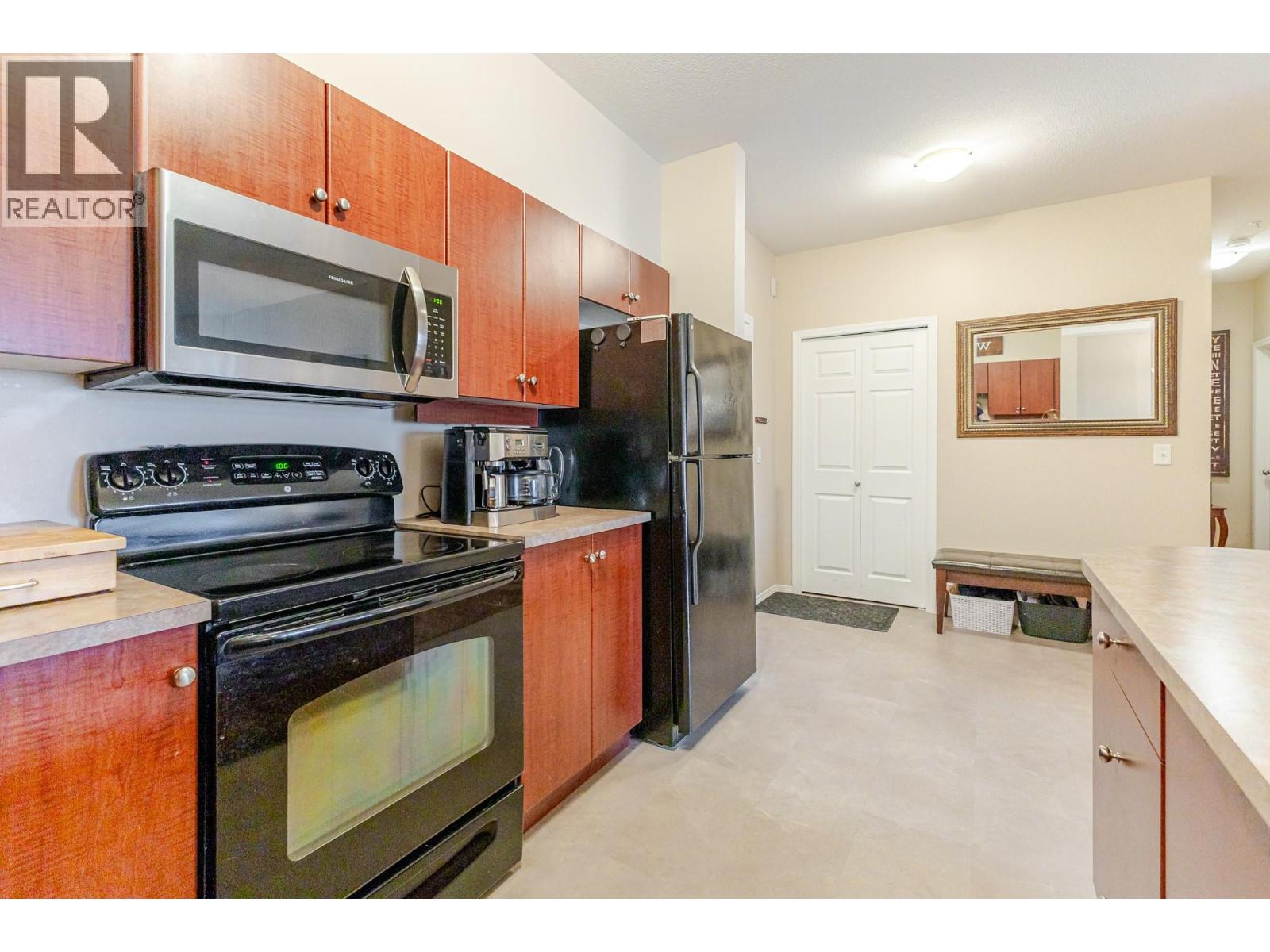 #1516 1875 Country Club Drive - 14