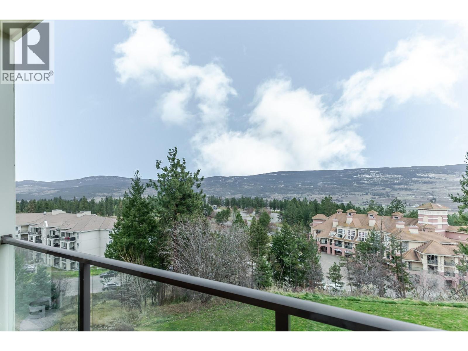 1516 1875 Country Club Drive, Kelowna