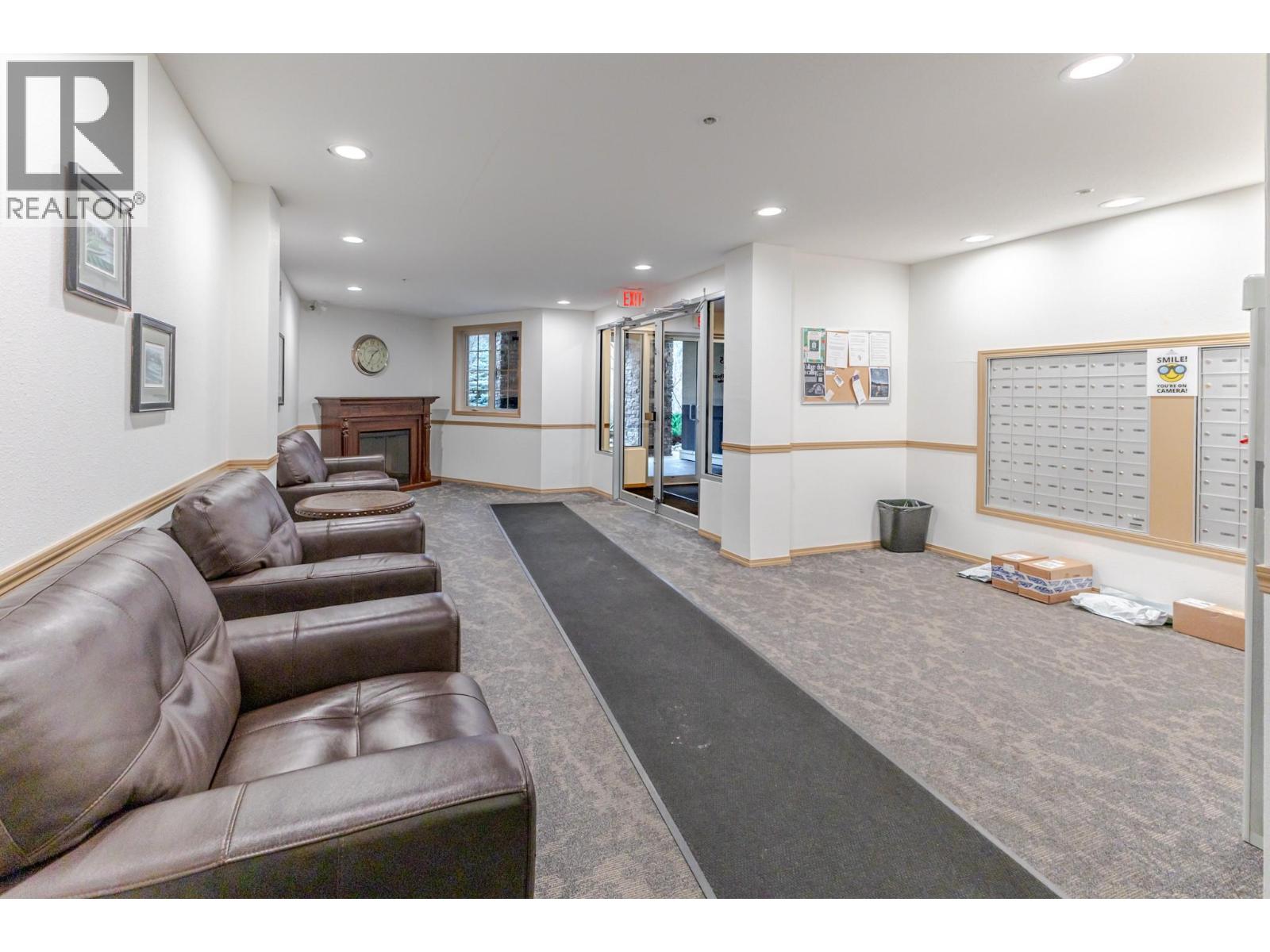 #1516 1875 Country Club Drive - 39