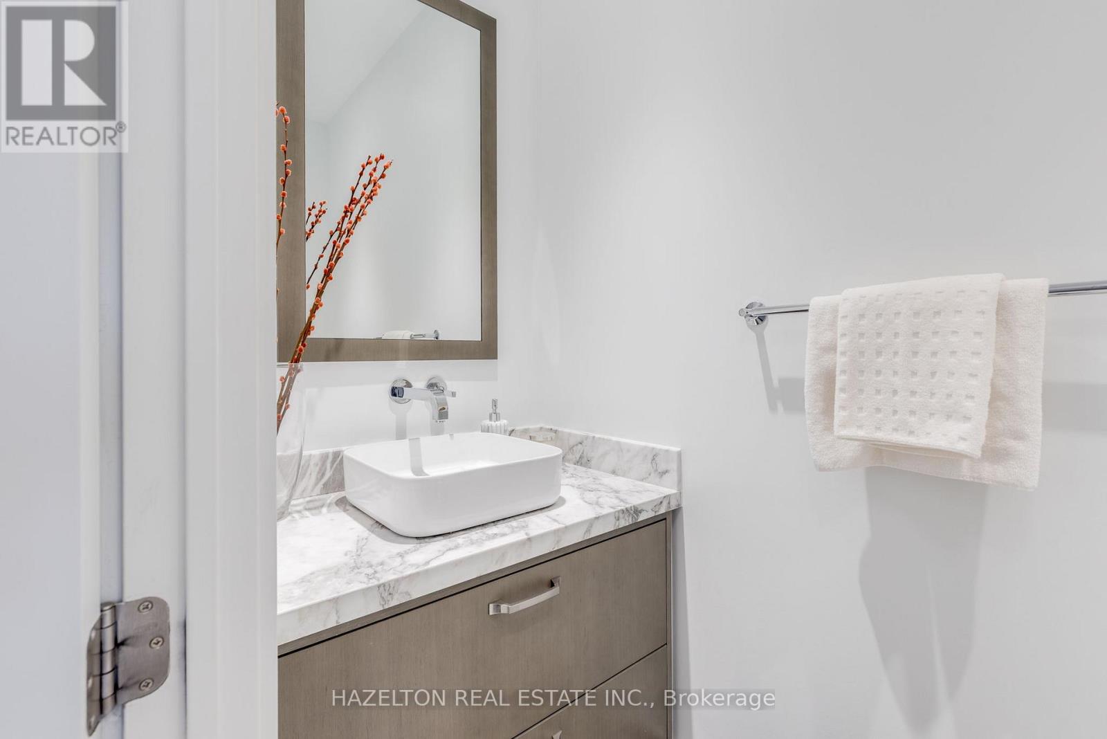#301 455 WELLINGTON STREET W - 25
