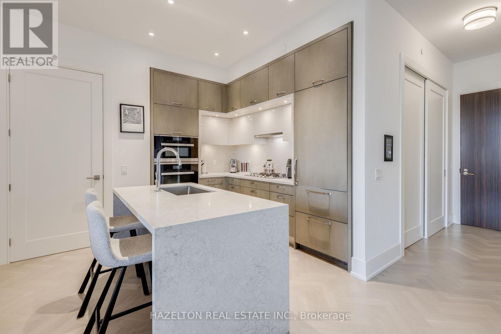 #301 455 WELLINGTON STREET W - 6