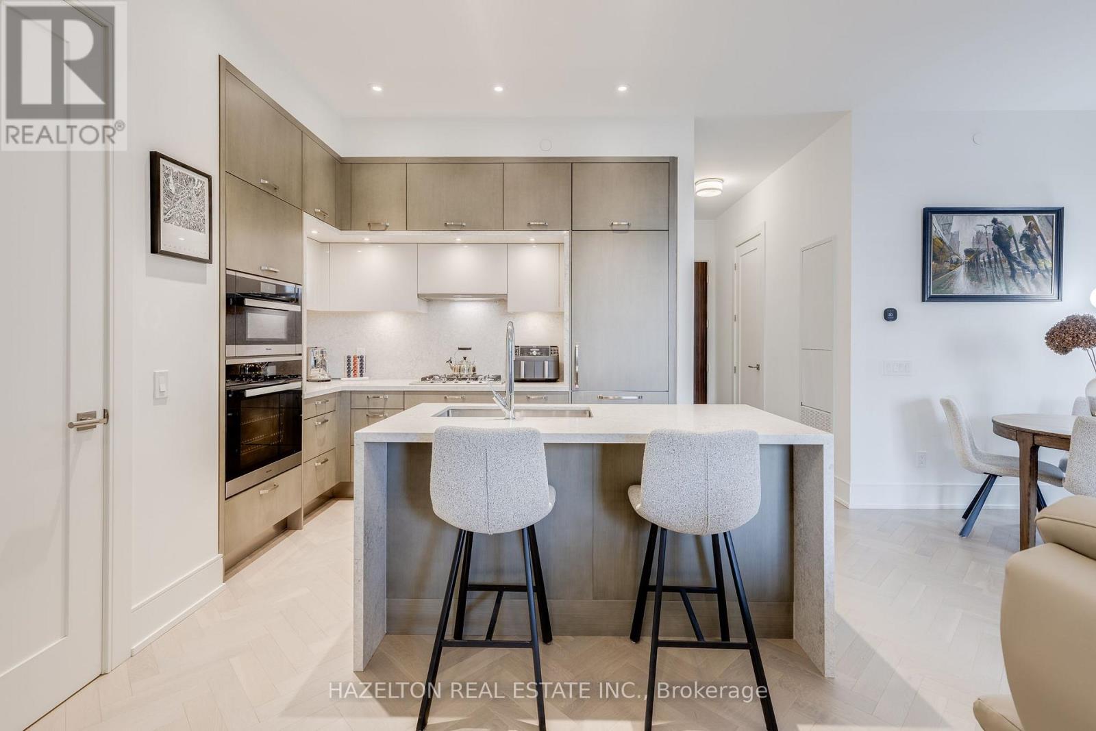#301 455 WELLINGTON STREET W - 8