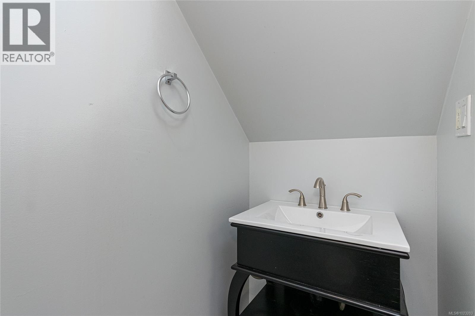 107 2849 Peatt Road, Langford