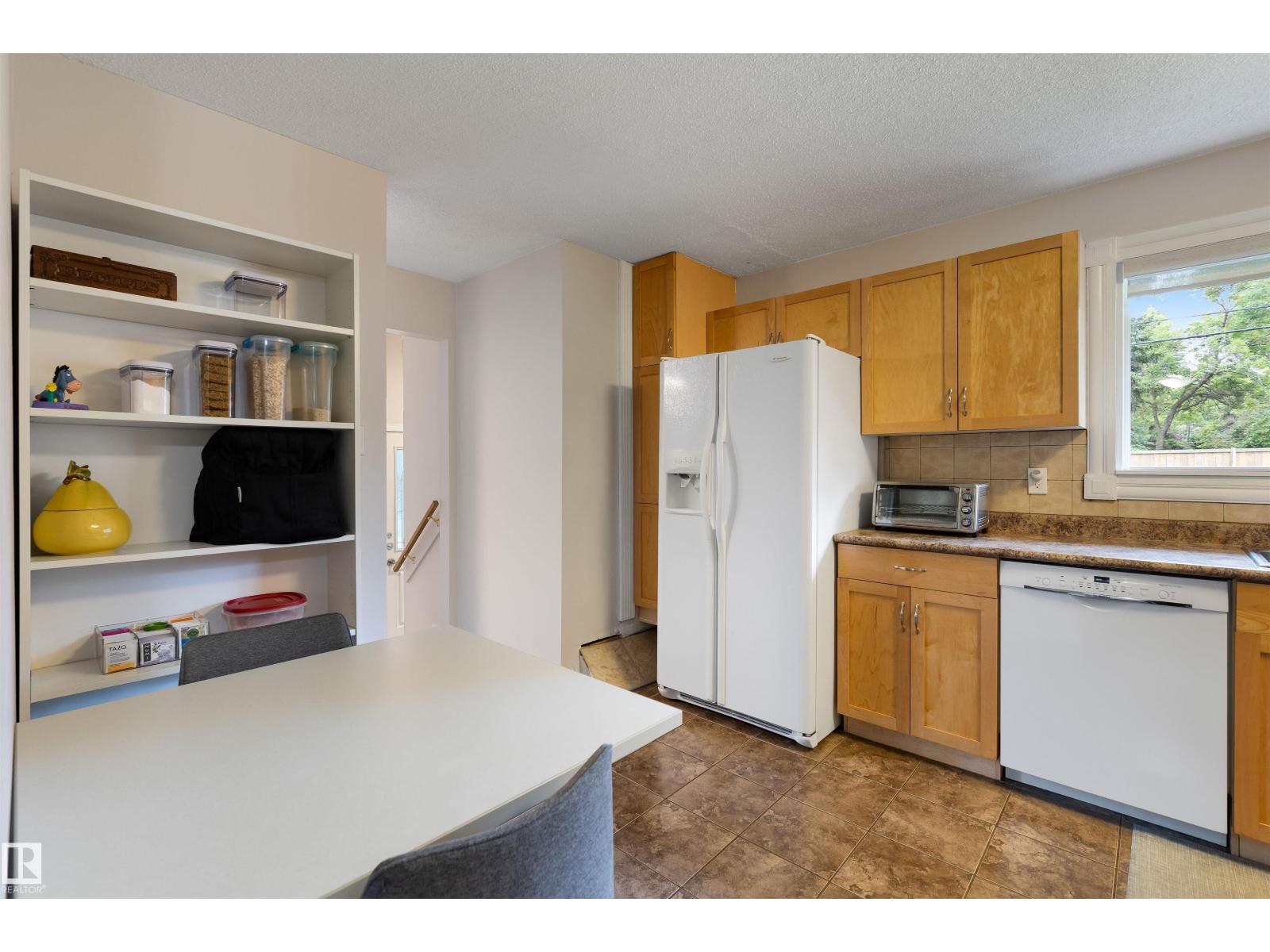 35 STANLEY DR, St. Albert