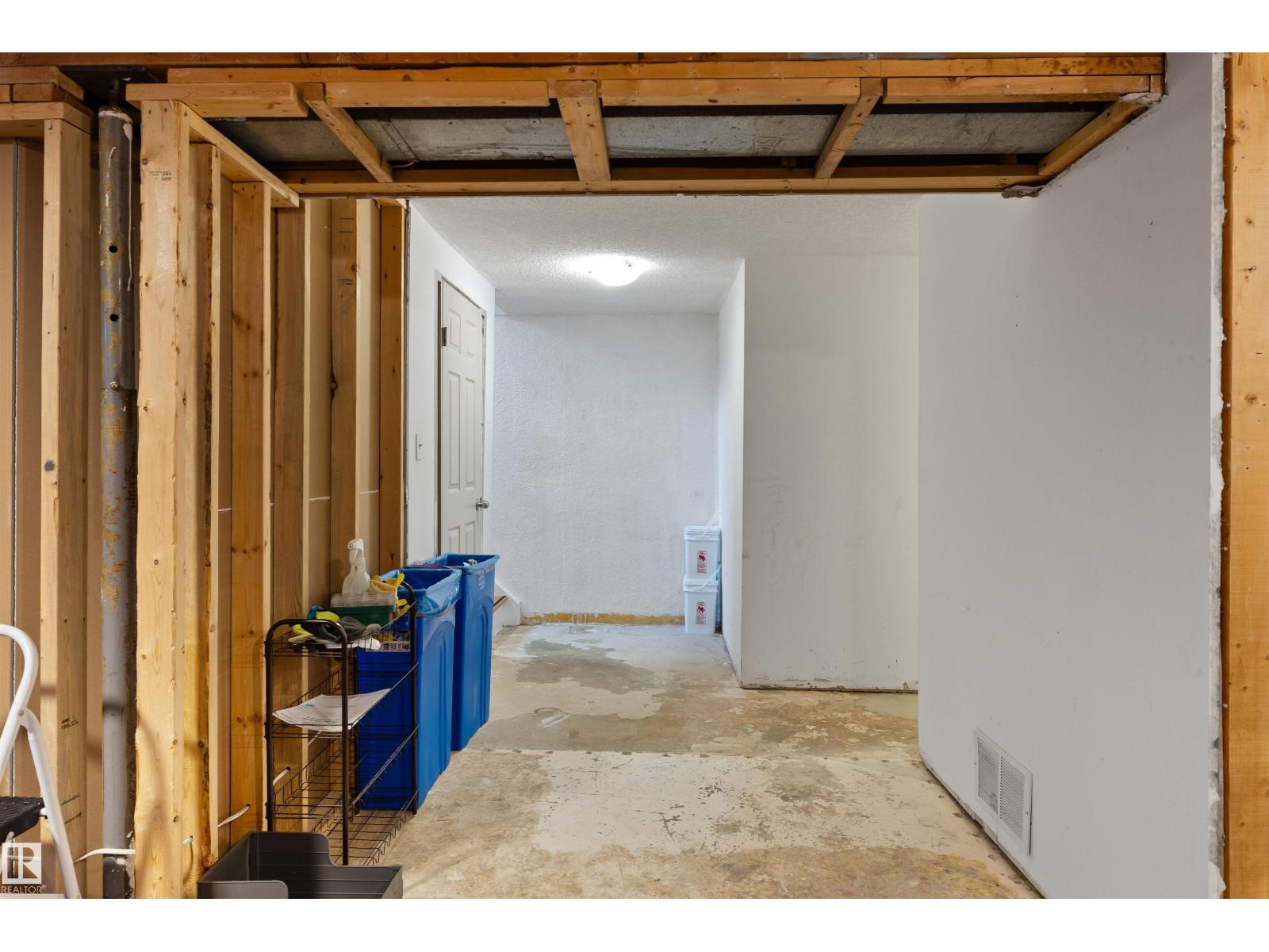 35 STANLEY DR, St. Albert