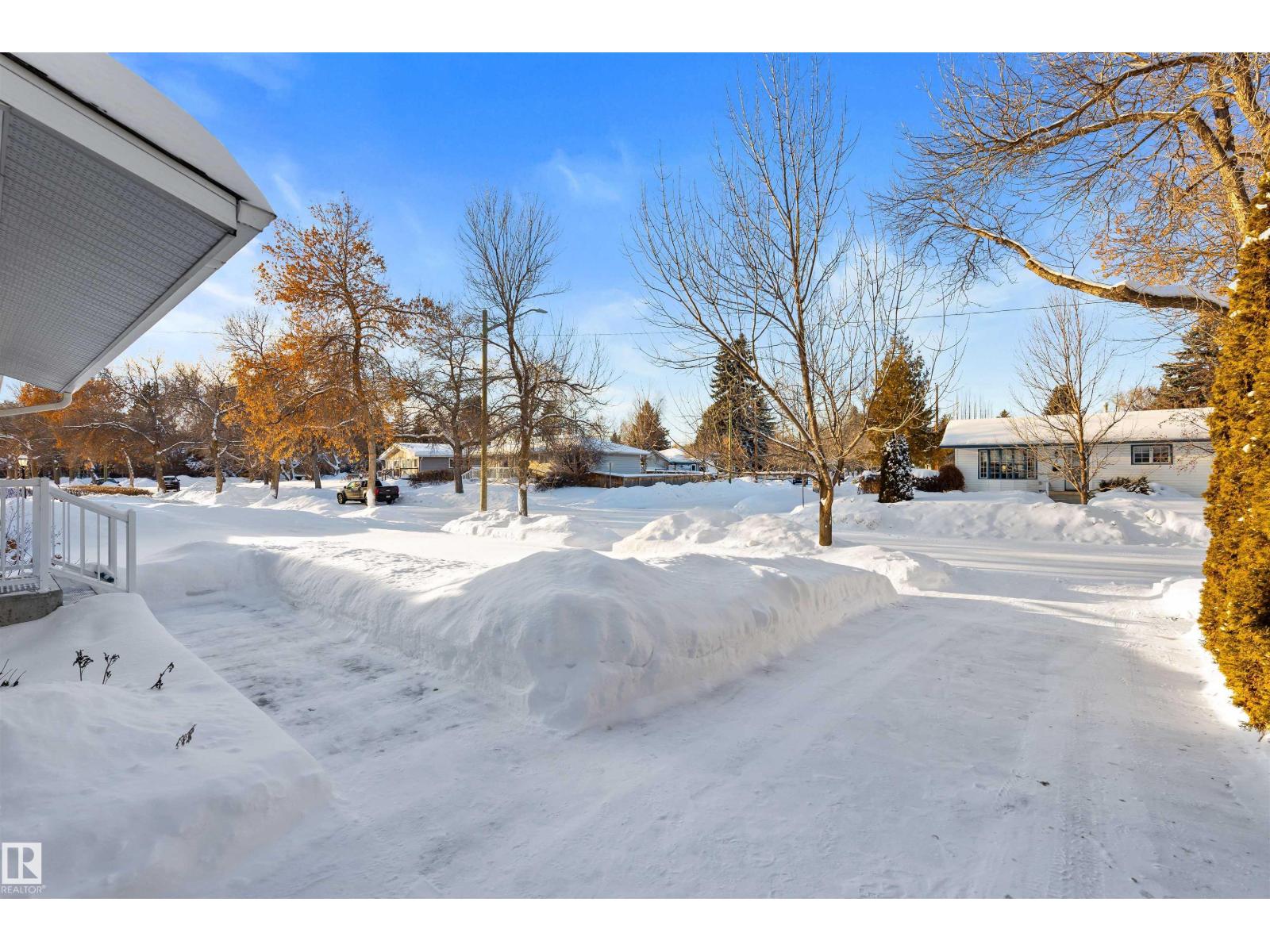 35 STANLEY DR, St. Albert