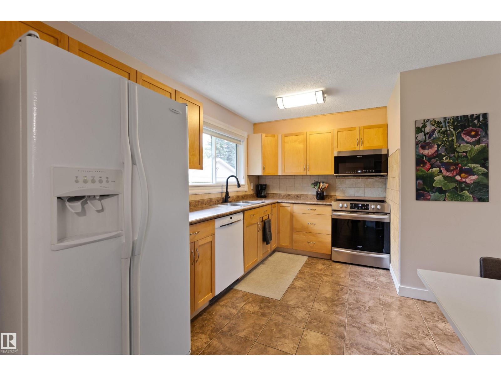 35 STANLEY DR, St. Albert