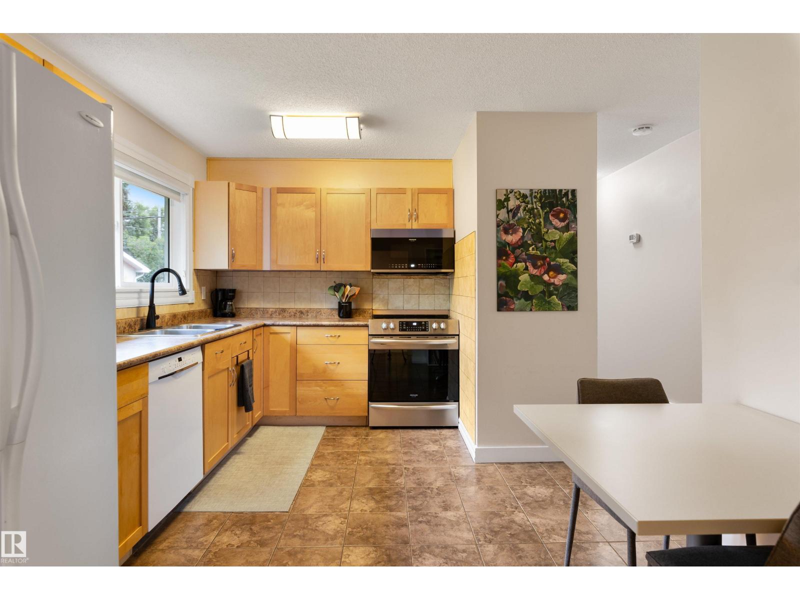 35 STANLEY DR, St. Albert