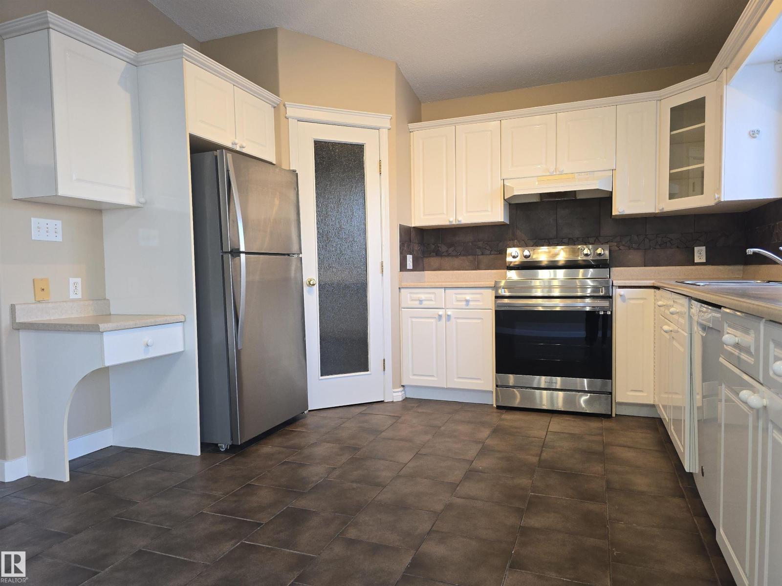 
          16407 81 Street NW
            <br/>
            <span>Edmonton</span>
            , 
            <span>AB</span>
             <span>T5Z3J3</span>
         - Photo 10