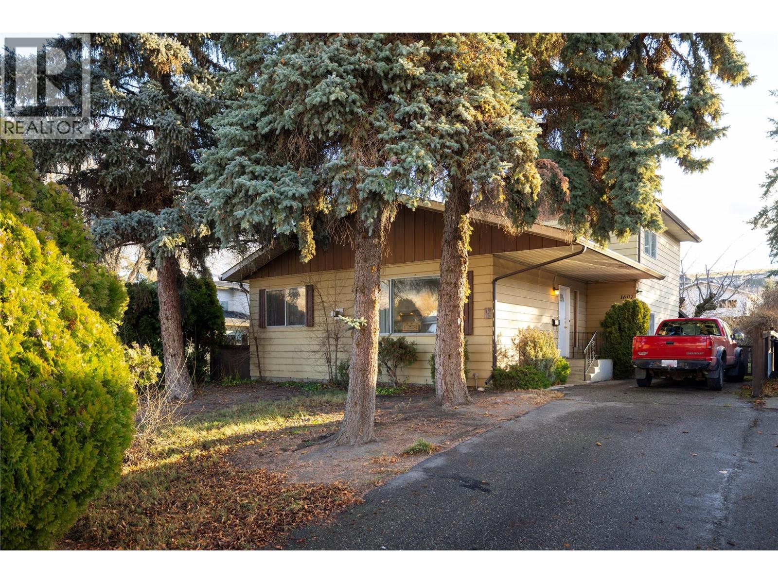  1607 45 Street, Vernon